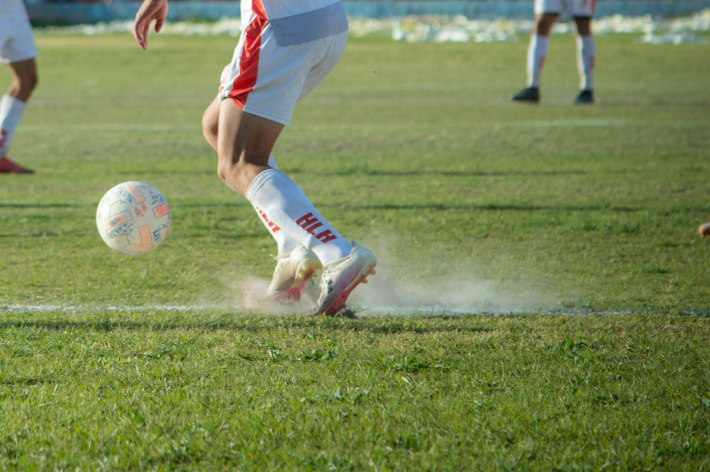 CUIDAR LIMPIAR BOTAS DE FUTBOL