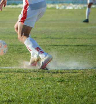 CUIDAR LIMPIAR BOTAS DE FUTBOL