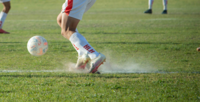 CUIDAR LIMPIAR BOTAS DE FUTBOL